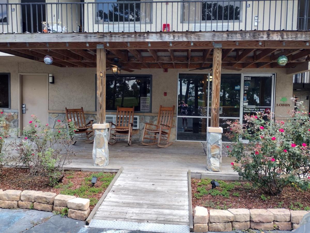 Fairbridge Inn & Suites Richmond Hill Exteriér fotografie